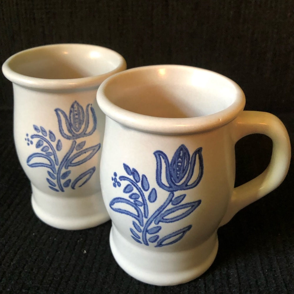 10468 2 Pfaltzgraff Yorktowne 282Y Barrel Mugs Tulip Design USA